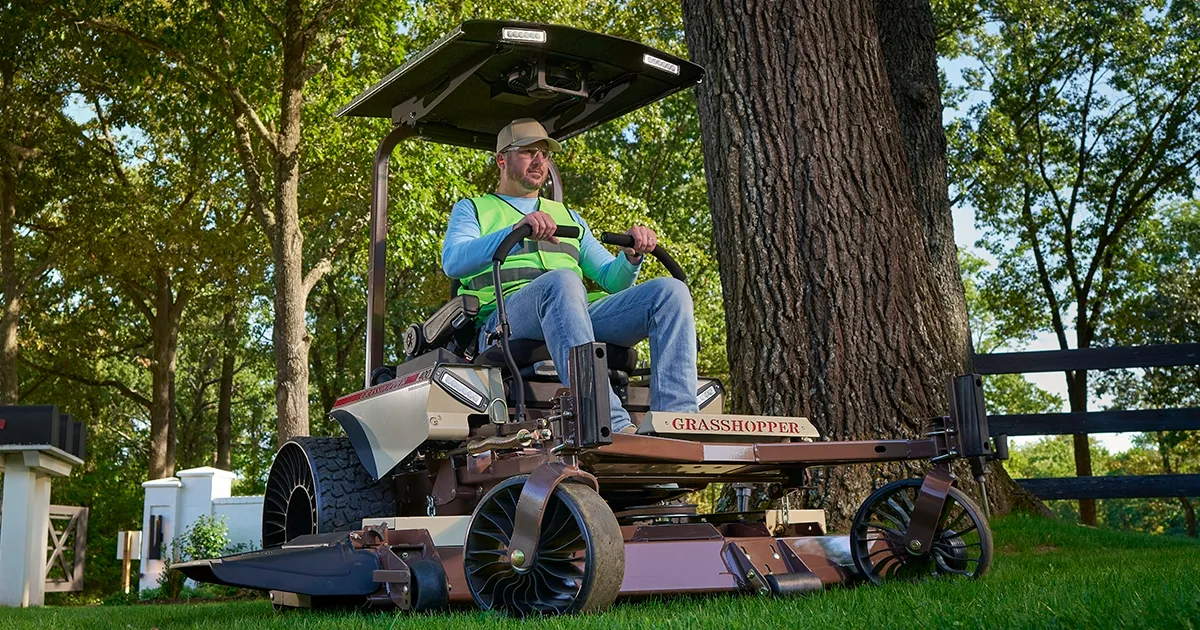 Grasshopper 400 MidMount | Heavy-Duty Commercial Mower
